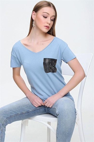 Kadın Cebi Pul İşlemeli V Yaka Oversize Tişört 220004 -